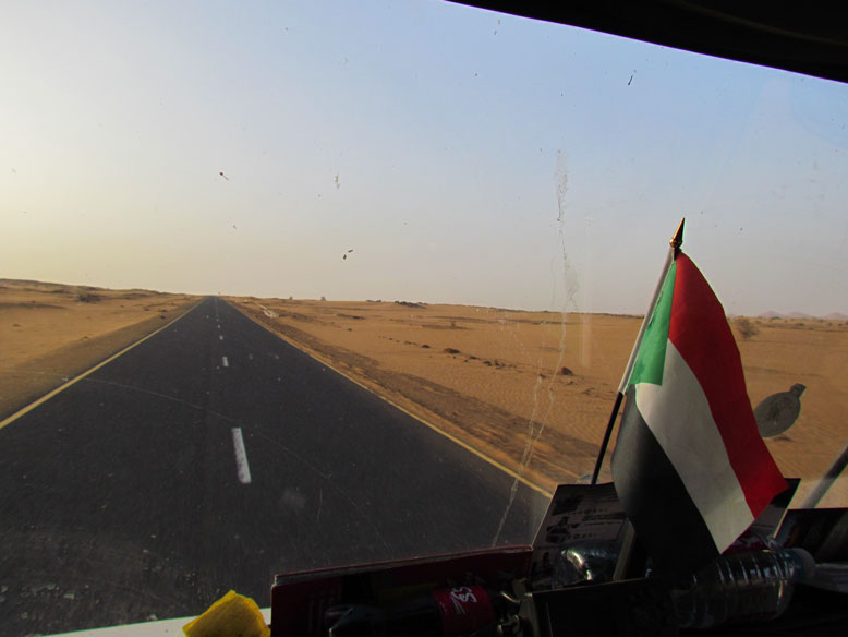 carretera con perfecto alsalto hasta wadi halfa